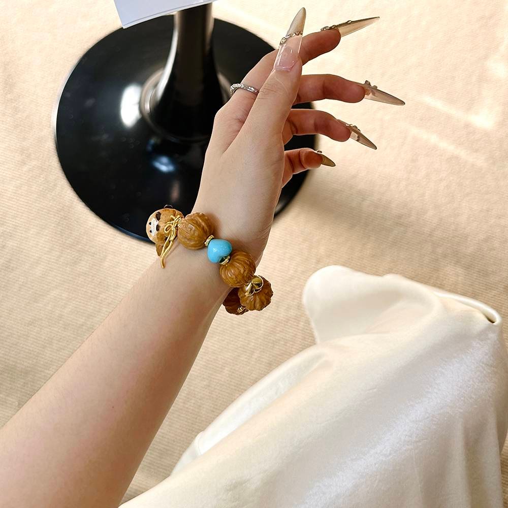 Lion Head (or Monkey Head) Agate and Eight-Sided Bead Bracelet - Image 4